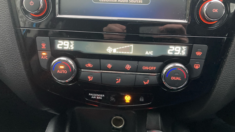 Nissan Qashqai 1.3 DiG-T 160 Tekna 5dr Petrol Hatchback